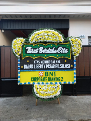 Papan Bunga Duka di Karubaga