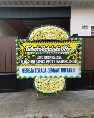 Papan Bunga Duka di Karubaga