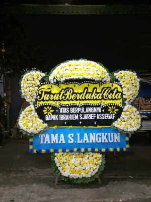 Papan Bunga Duka di Karubaga